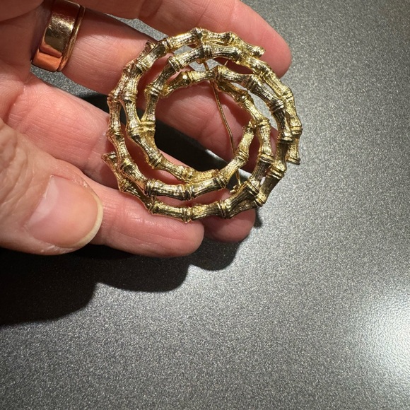 Vintage Gold Bamboo Circle Brooch - Picture 3 of 3